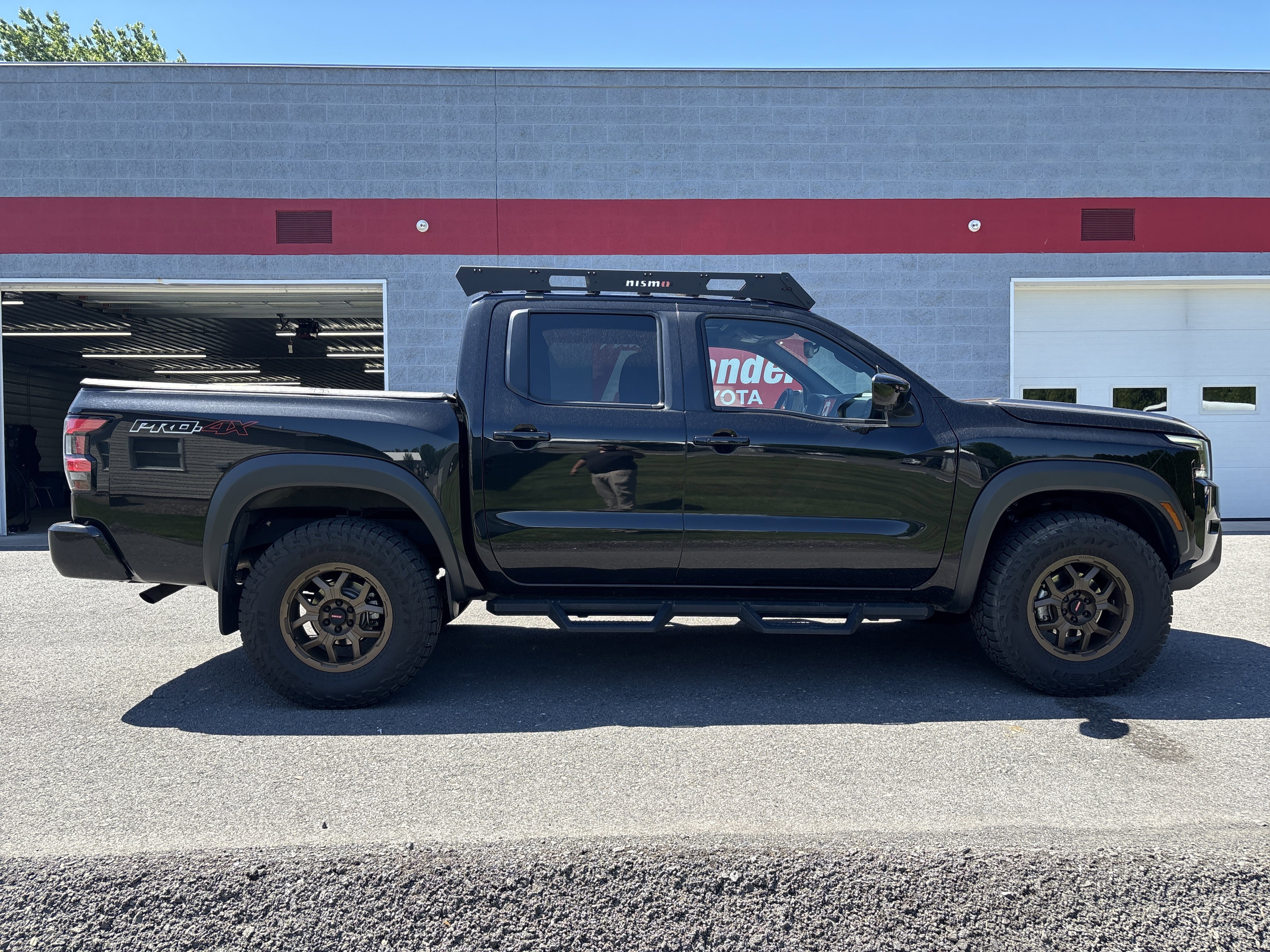 Used 2022 Nissan Frontier PRO-4X w/ Pro-4X Premium Package AWD/4WD video 2