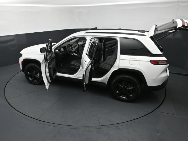 Used 2023 Jeep Grand Cherokee Limited w/ Luxury Tech Group II AWD/4WD image 27