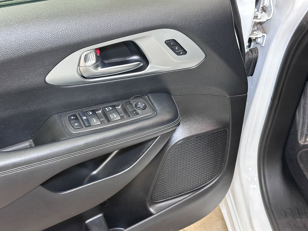 Certified 2022 Chrysler Pacifica Touring-L w/ S Appearance Package image 24