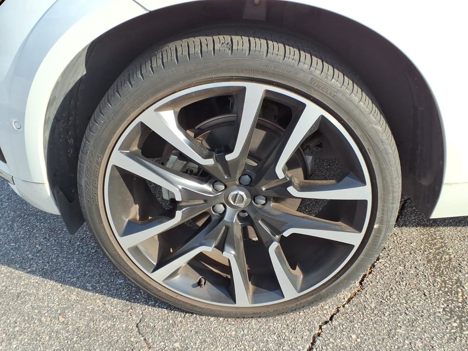 Used 2023 Volvo XC60 B5 Ultimate image 11