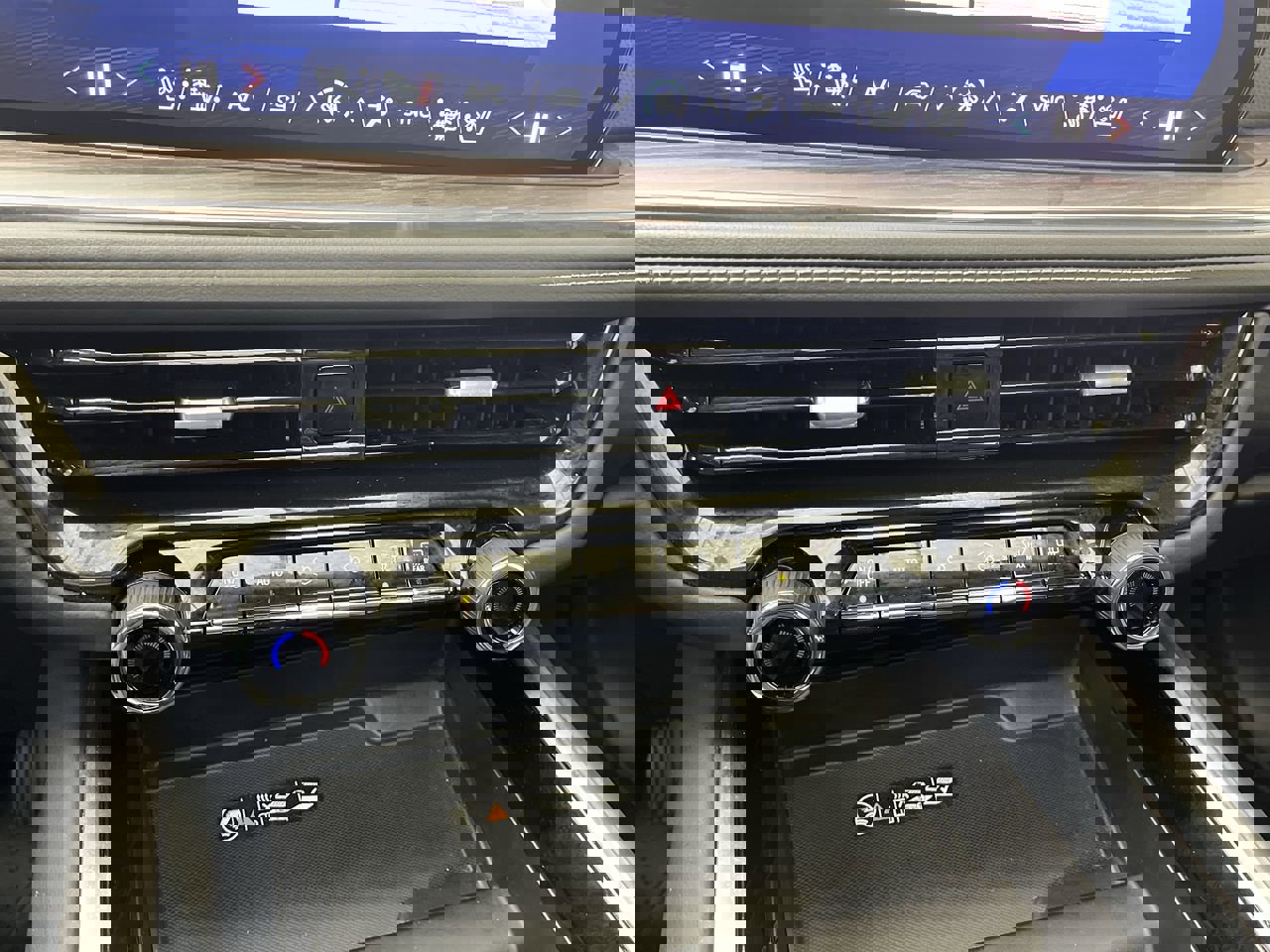 Certified 2025 Chevrolet Suburban Premier w/ Sun And Tow Package AWD/4WD image 25