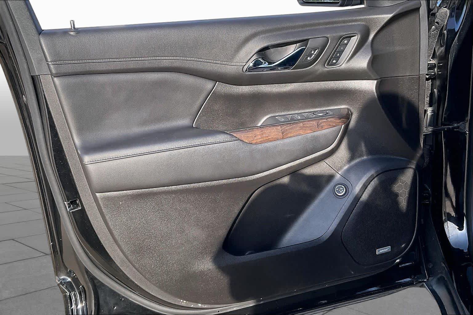 Certified 2023 GMC Acadia Denali w/ Denali Technology Package FWD image 19