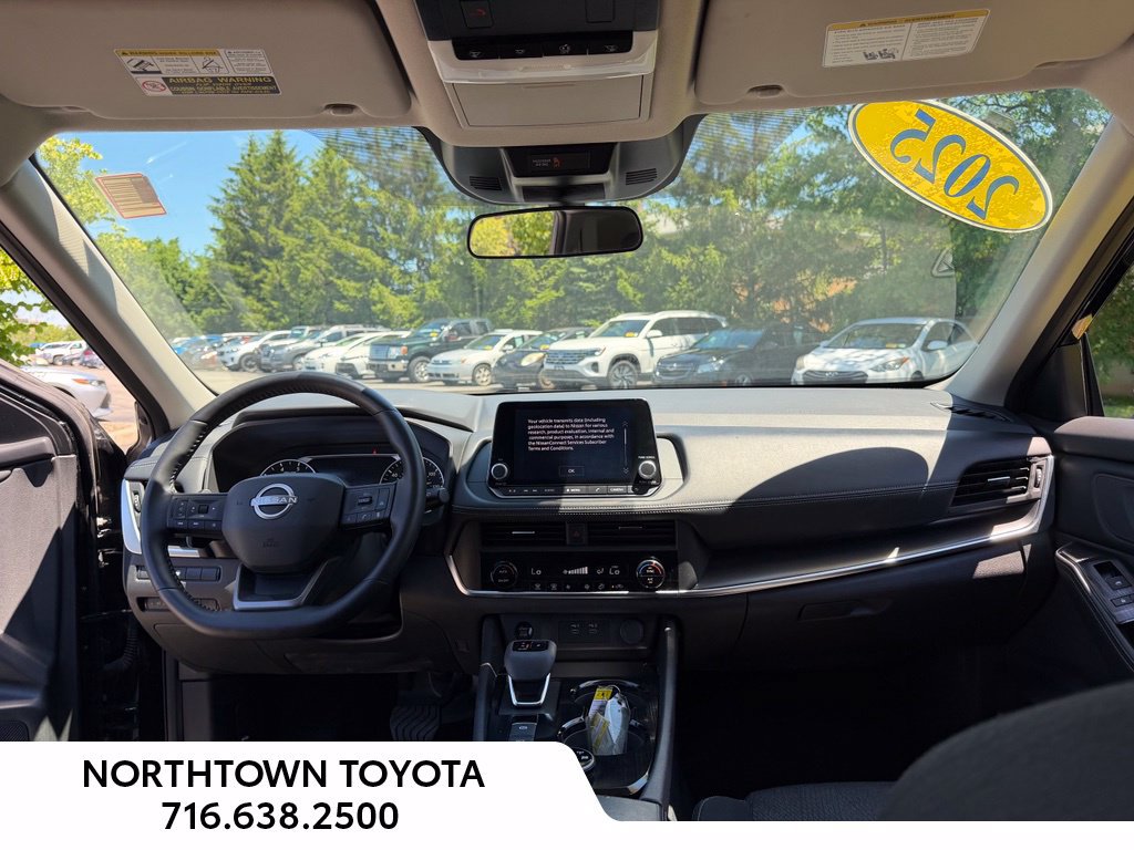 Used 2025 Nissan Rogue SV AWD/4WD image 7