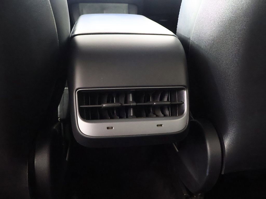 Used 2021 Tesla Model Y Long Range image 49