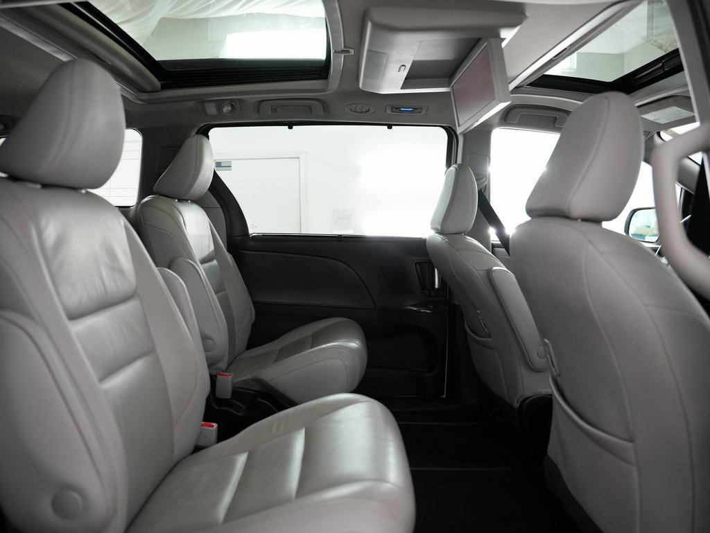 Used 2019 Toyota Sienna Limited Premium image 42
