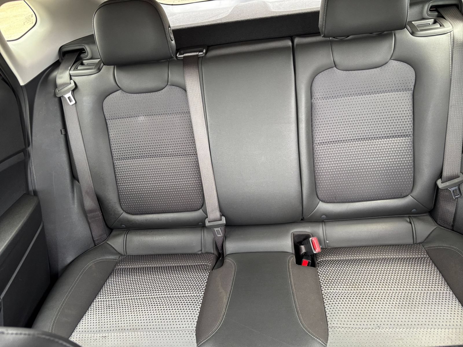Used 2025 Chevrolet Trax LT w/ LT Convenience Package FWD image 36
