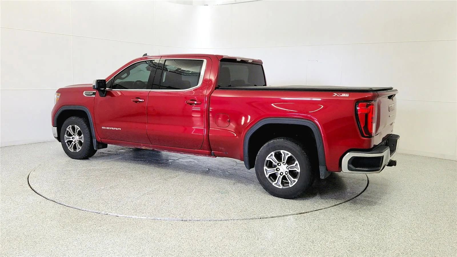 Used 2019 GMC Sierra 1500 SLE w/ X31 Off-Road Package AWD/4WD image 5