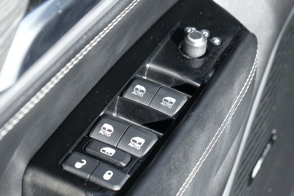 Used 2022 Jeep Wagoneer Series III w/ Rear Seat Video Group 1 image 18