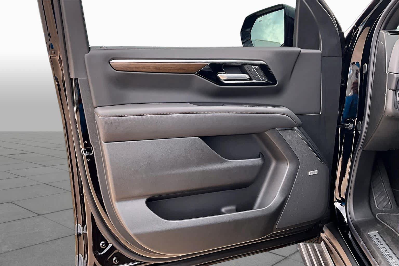 New 2026 Chevrolet Suburban High Country AWD/4WD image 12
