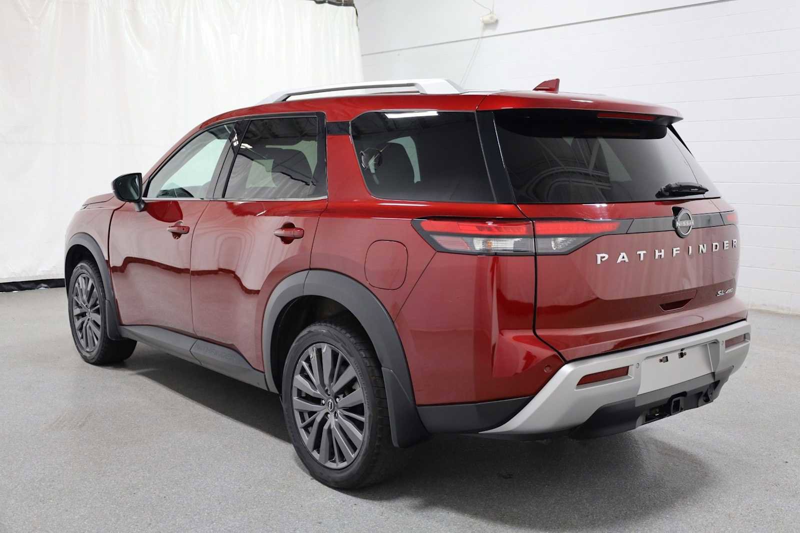 Used 2022 Nissan Pathfinder SL image 3
