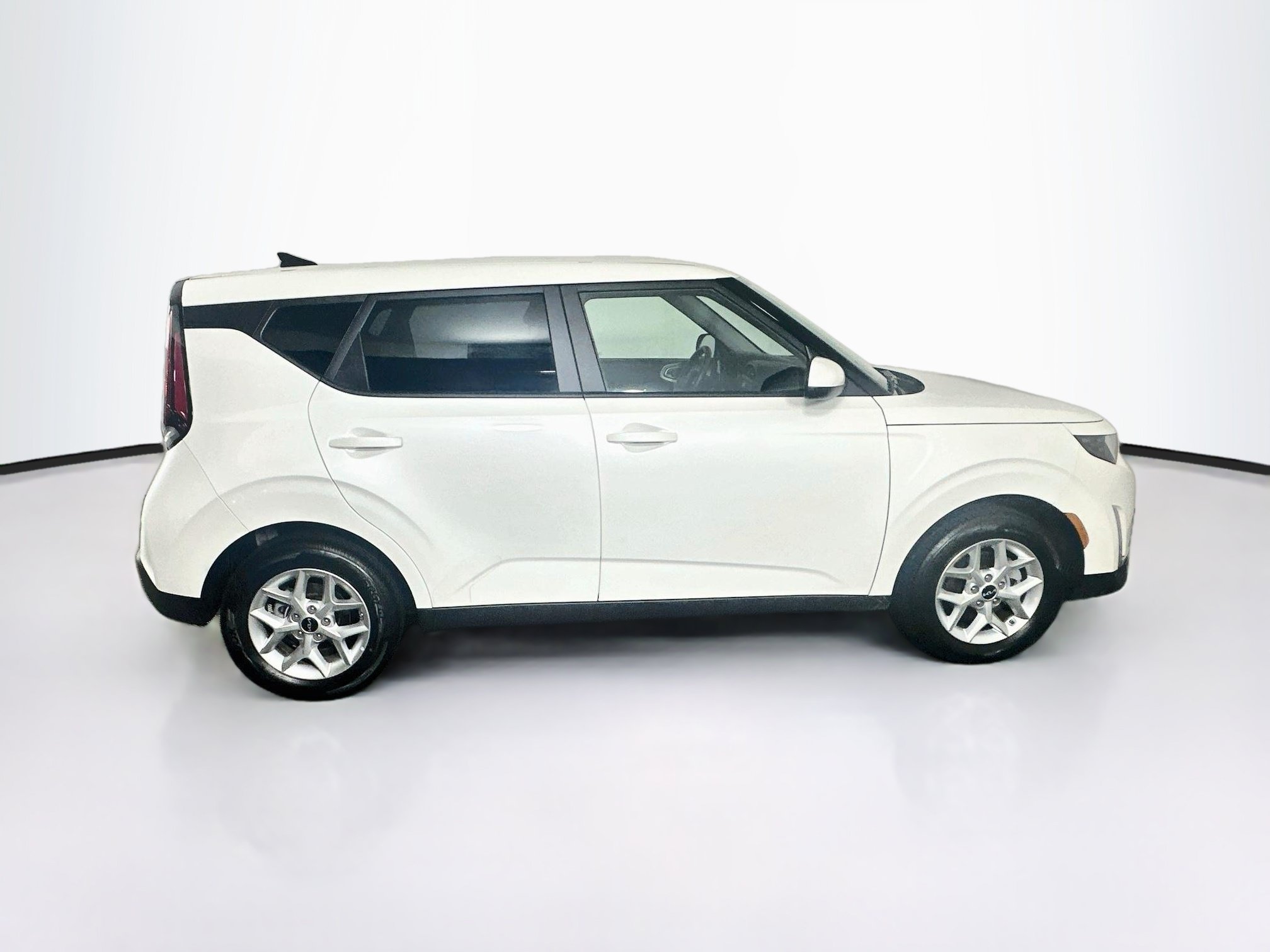 Used 2025 Kia Soul LX w/ LX Technology Package FWD image 10