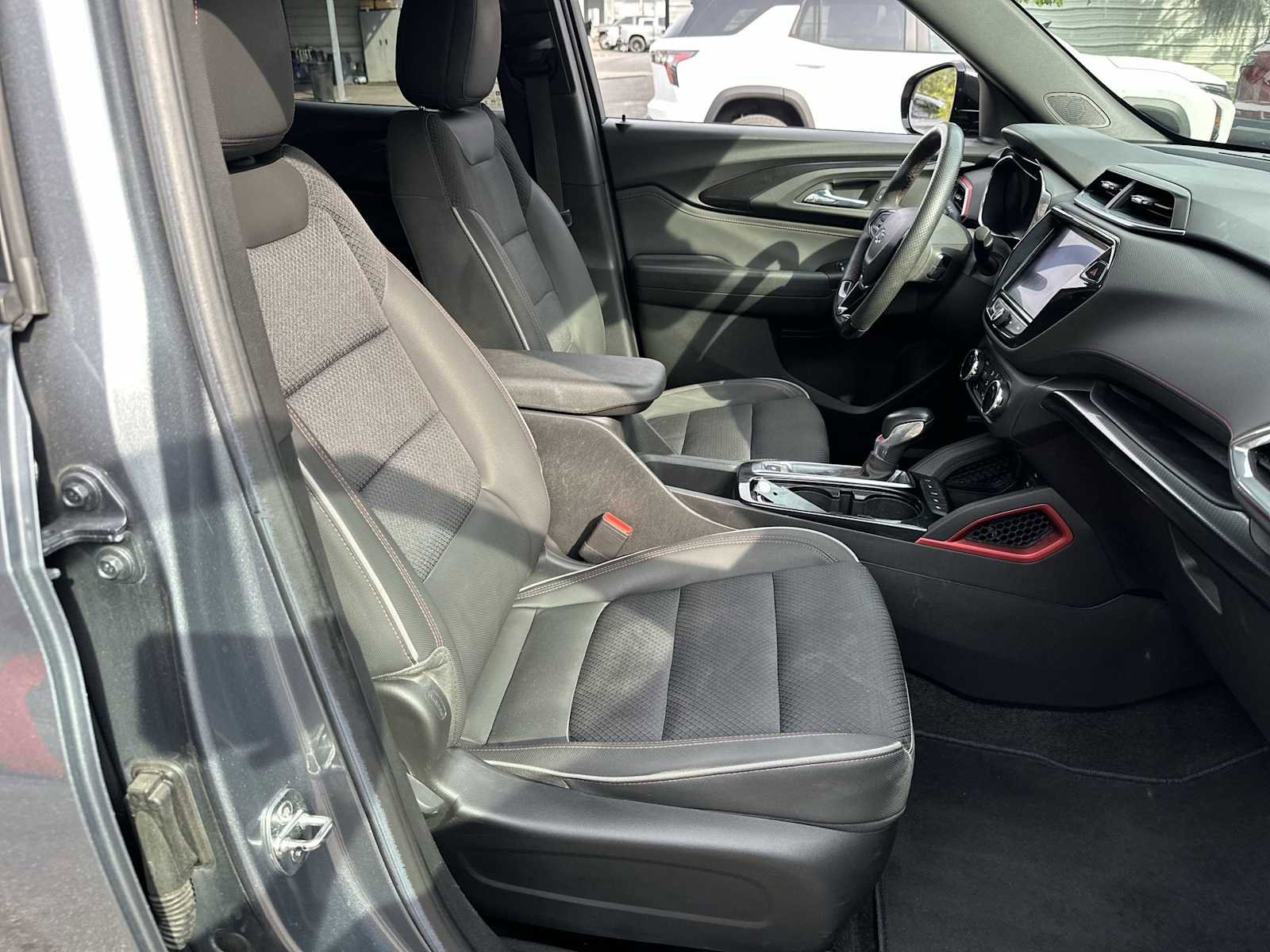 Certified 2022 Chevrolet TrailBlazer RS w/ Technology Package FWD image 19