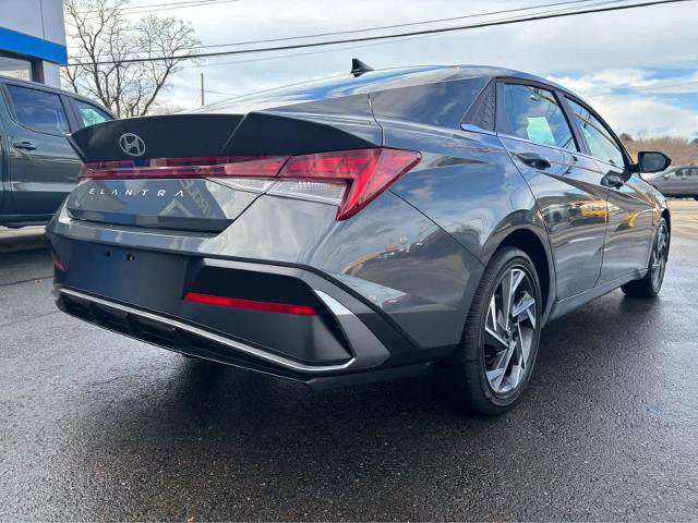 Used 2025 Hyundai Elantra SEL image 10