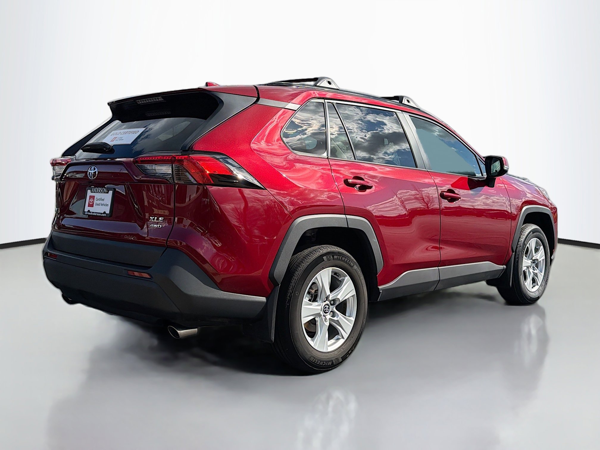 Used 2020 Toyota RAV4 XLE w/ Convenience Package image 2