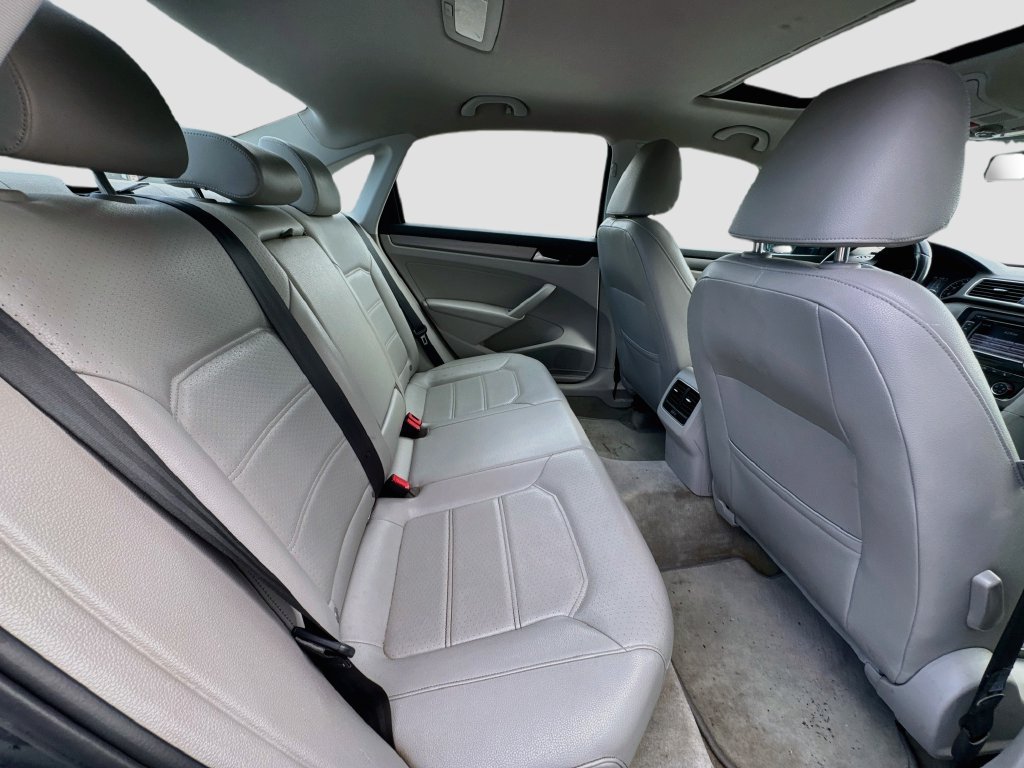 Used 2015 Volkswagen Passat TDI SE FWD image 28