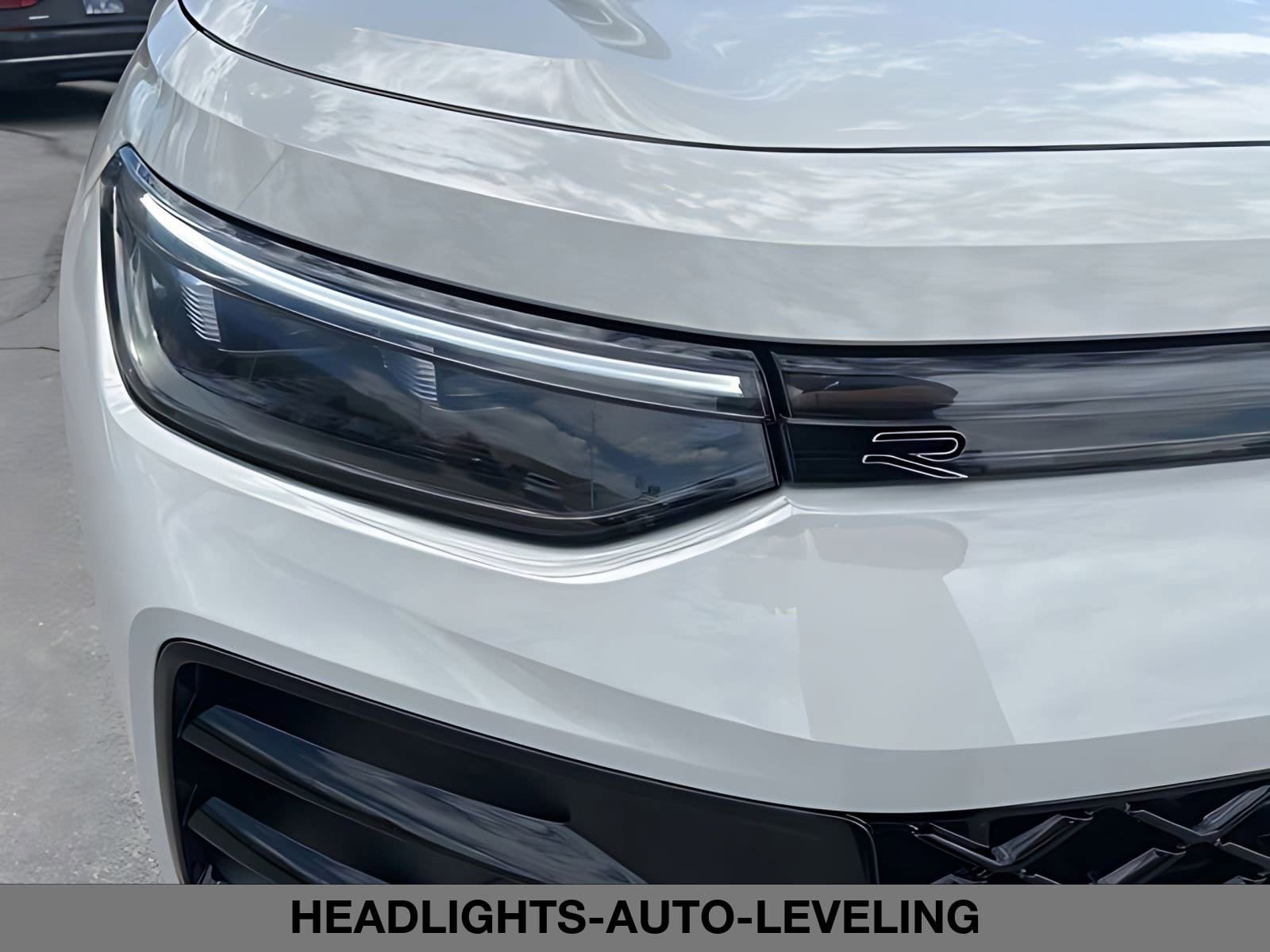New 2026 Volkswagen Tiguan SE R-Line AWD/4WD image 10