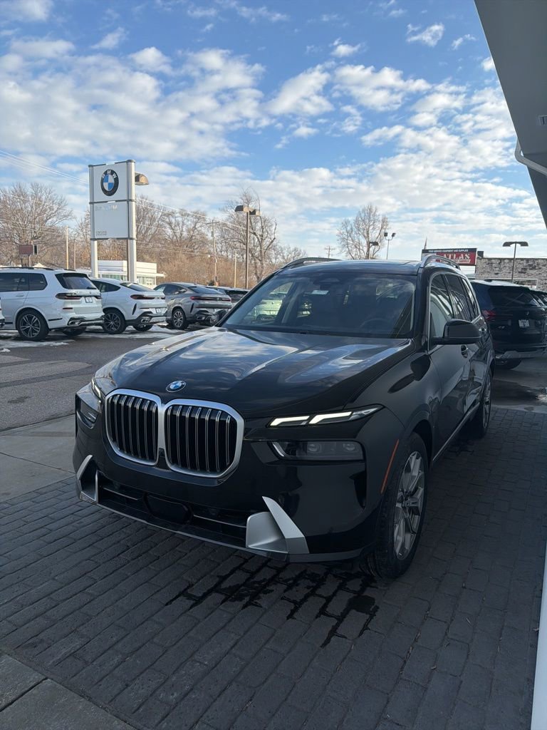 New 2026 BMW X7 xDrive40i w/ Premium Package image 3