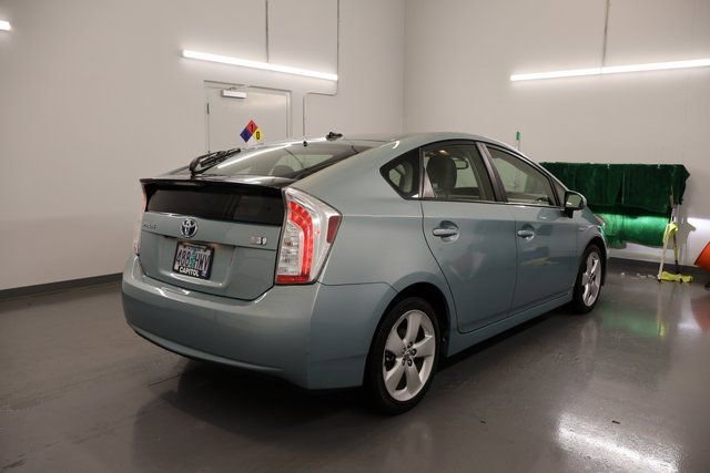 Used 2015 Toyota Prius Five image 2