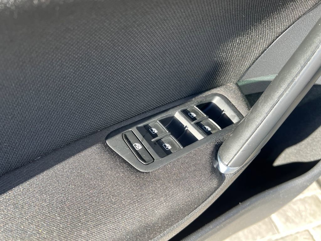 Used 2017 Volkswagen GTI Sport image 11