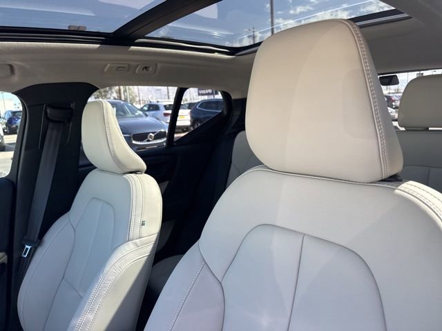 New 2026 Volvo XC40 B5 Plus w/ Protection Package Premier AWD/4WD image 17