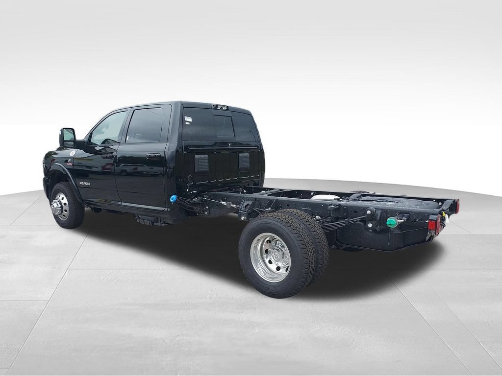 New 2027 RAM 3500 Big Horn w/ Laramie Trim Package AWD/4WD image 3