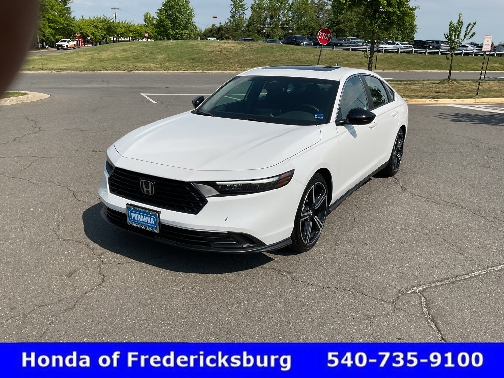 Used 2025 Honda Accord Sport image 2