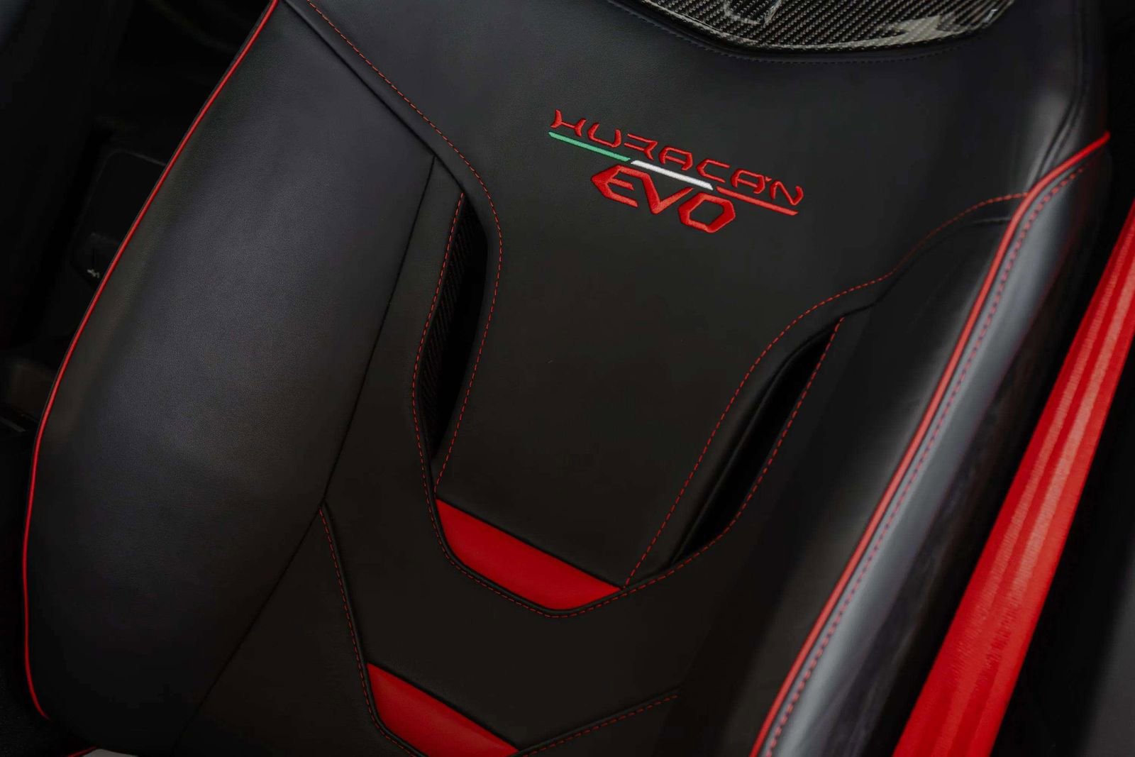 Used 2023 Lamborghini Huracan EVO RWD image 15