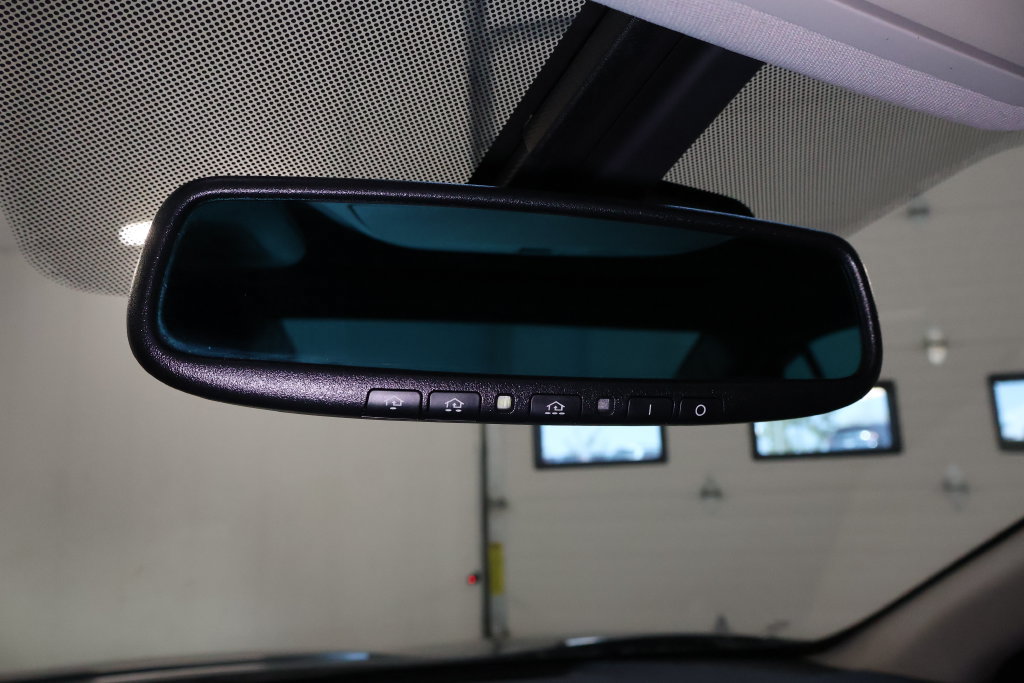 Used 2017 Nissan Maxima Platinum w/ Interior Lighting Package FWD image 28