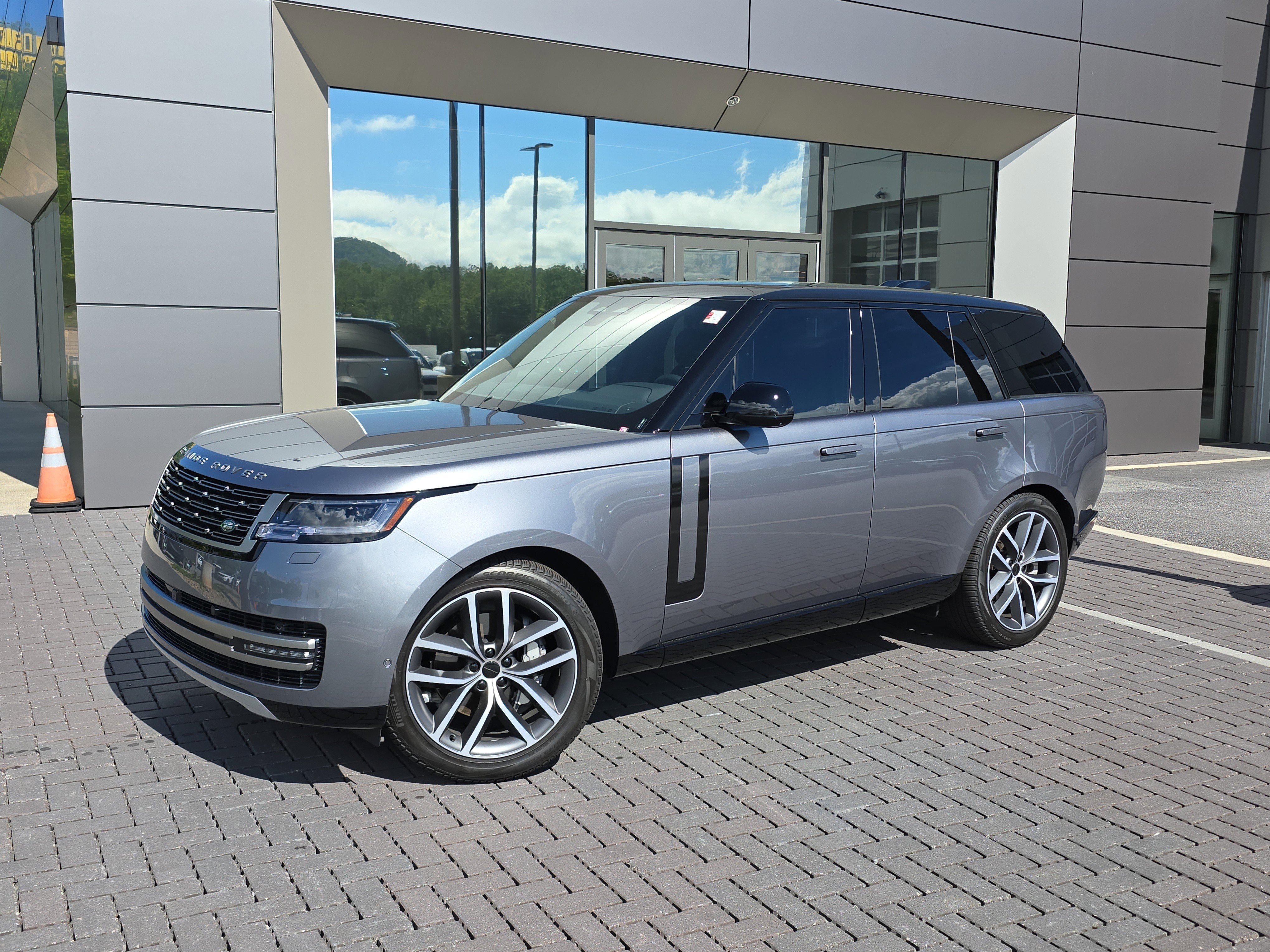 Certified 2026 Land Rover Range Rover SE AWD/4WD image 1