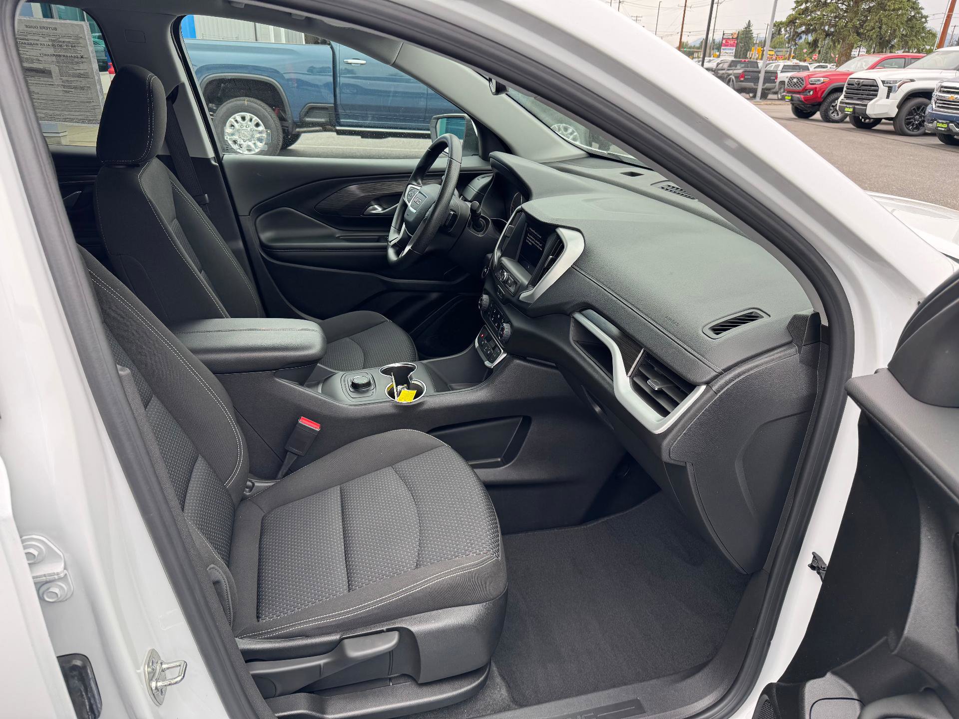 Used 2024 GMC Terrain SLE image 16