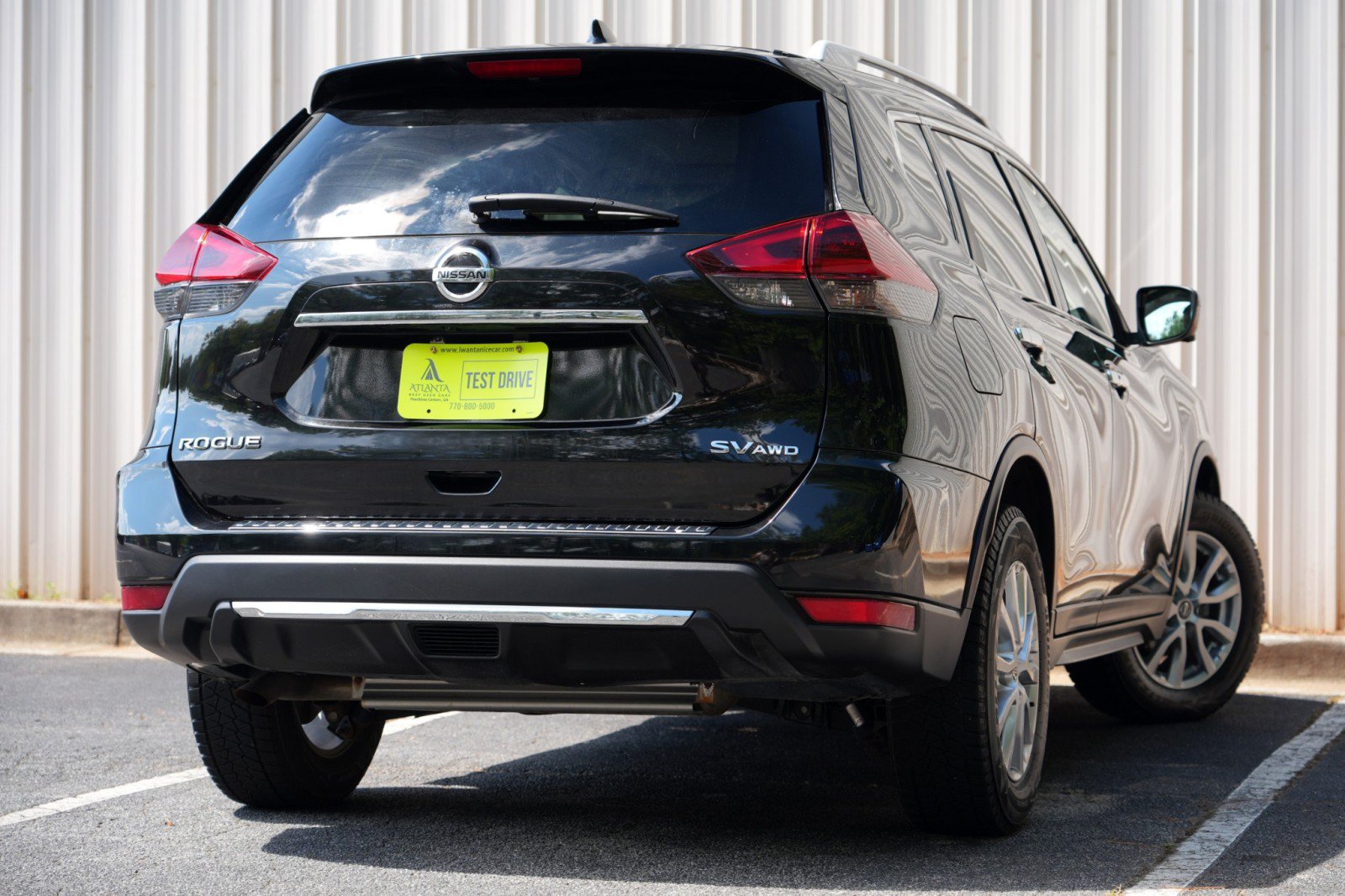 Used 2018 Nissan Rogue SV w/ Sun & Sound Touring Package AWD/4WD image 4