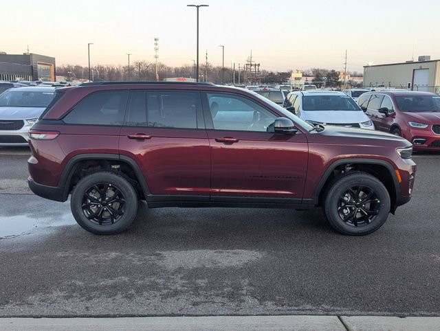 New 2025 Jeep Grand Cherokee Laredo image 2