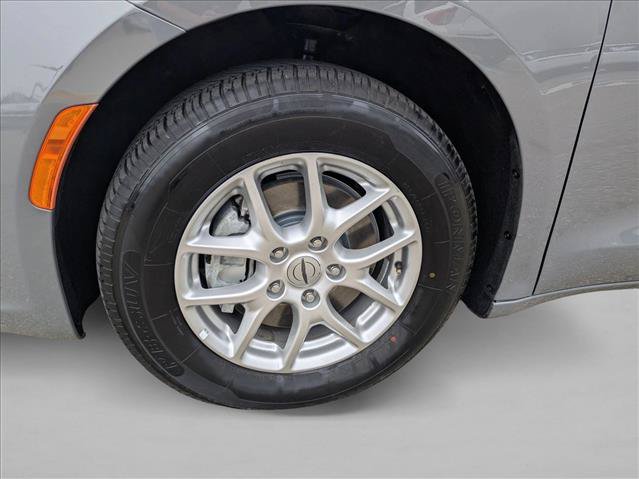 Used 2025 Chrysler Pacifica Select FWD image 23