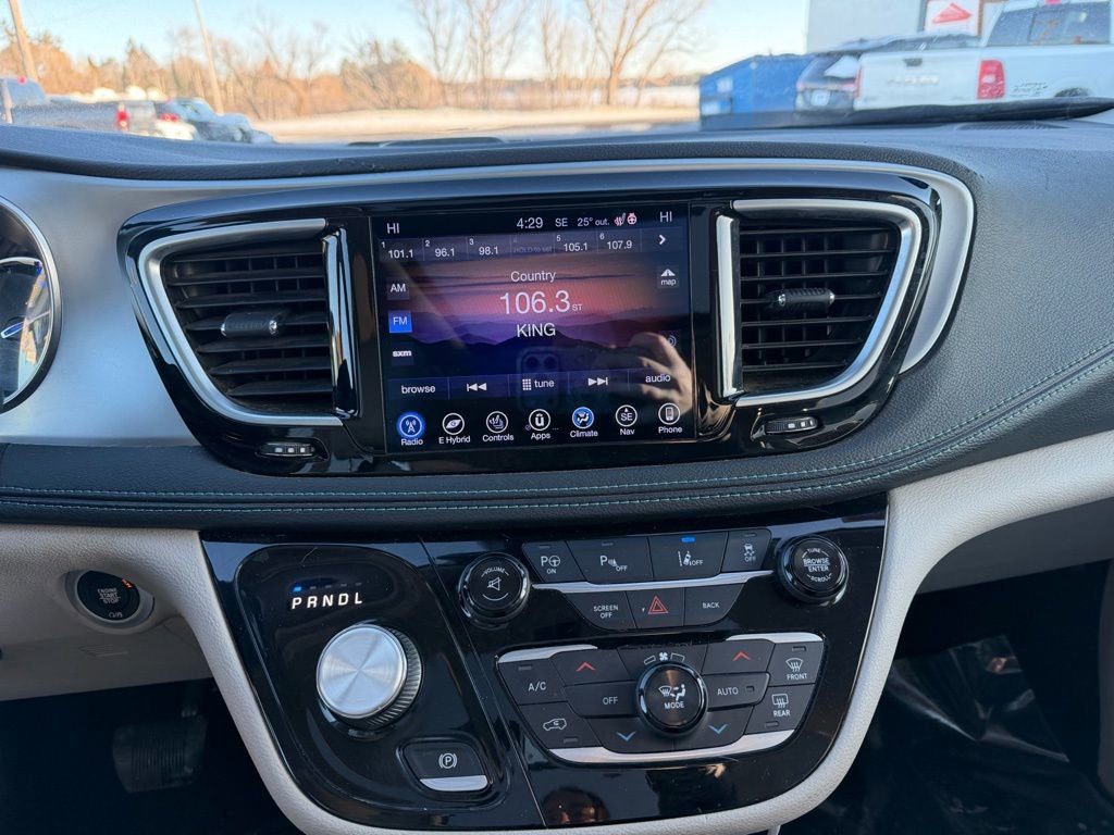 Used 2017 Chrysler Pacifica Platinum image 8