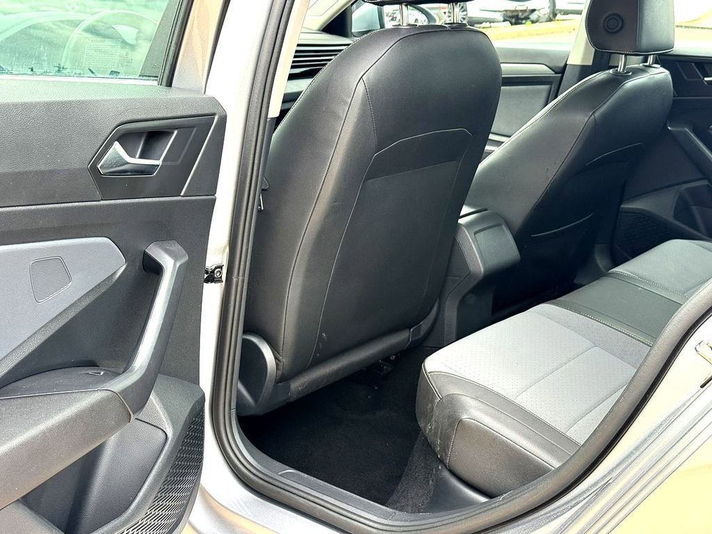 Used 2025 Volkswagen Jetta SE FWD image 26