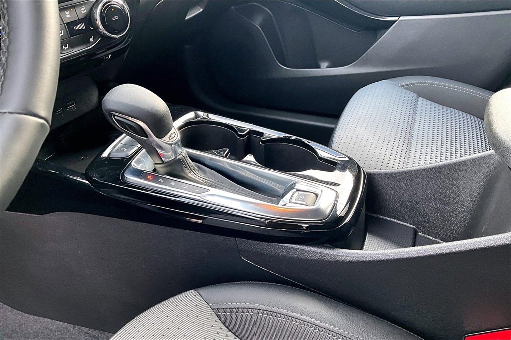 Used 2024 Chevrolet Trax LT w/ Sunroof Package image 17