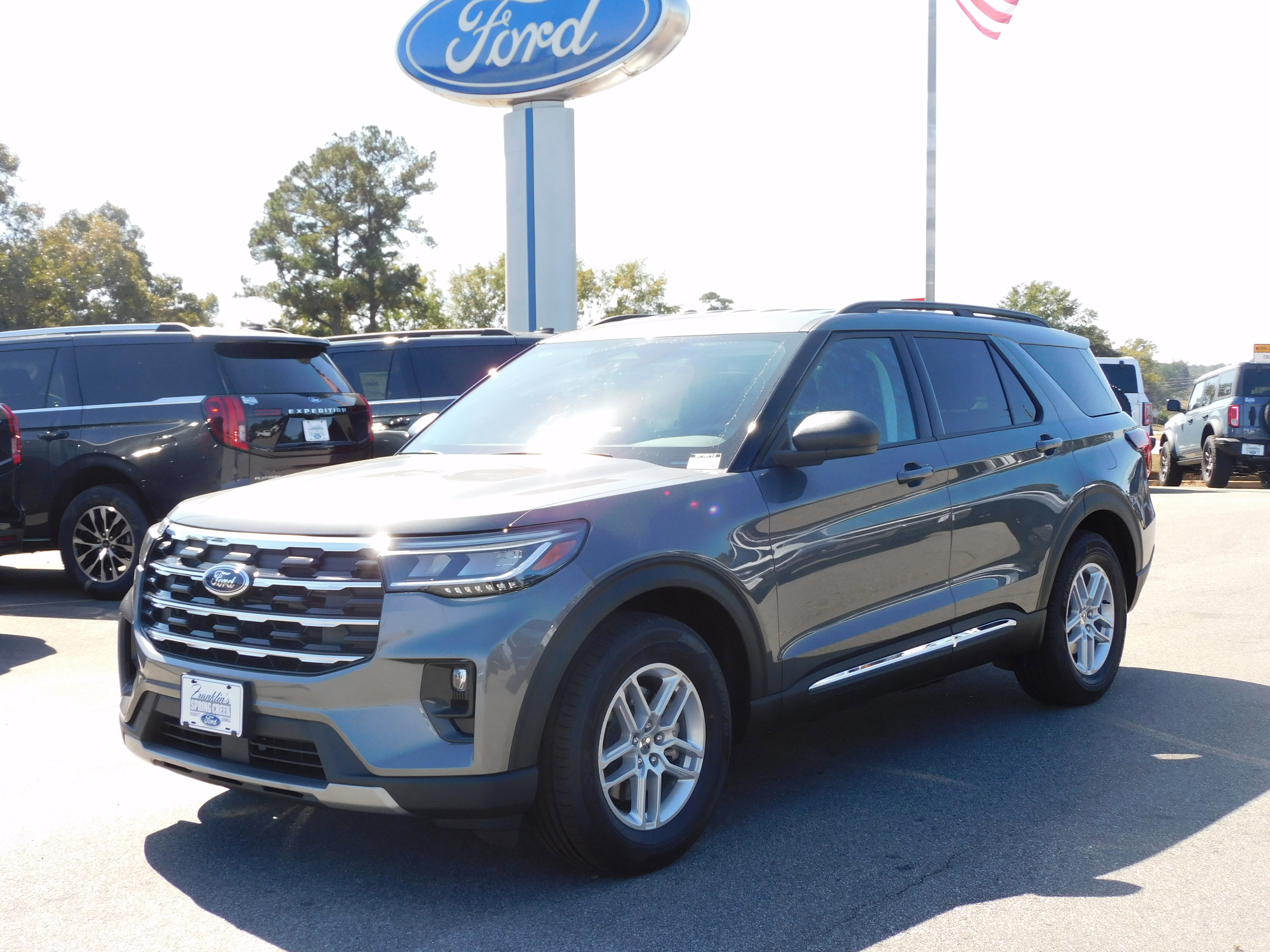 New 2025 Ford Explorer Active w/ Active Comfort Package image 2