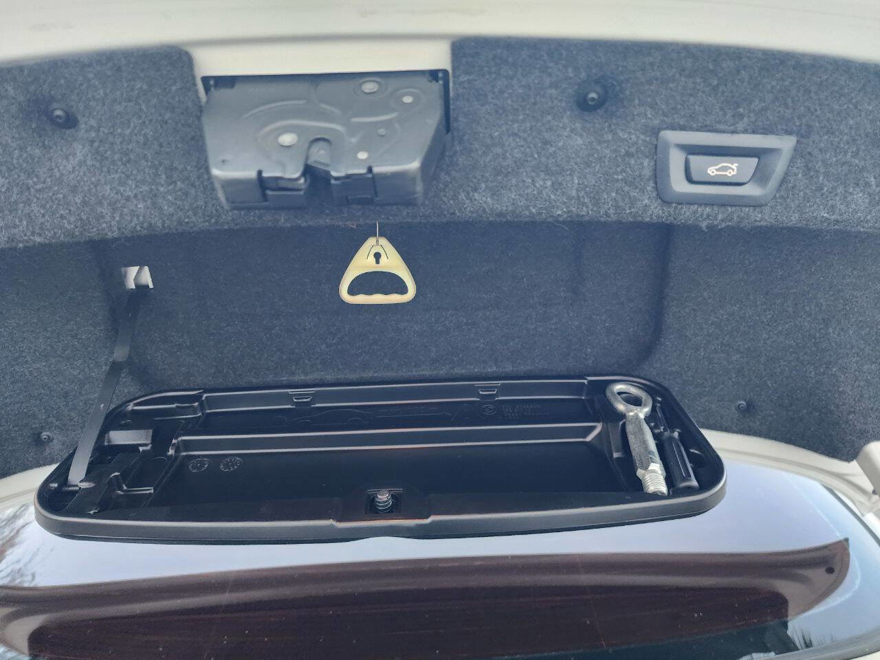 Used 2012 BMW 528i Sedan RWD image 33