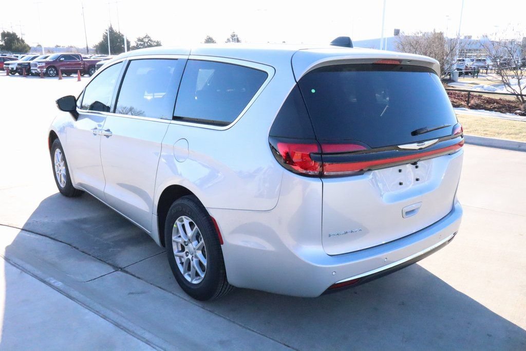 New 2026 Chrysler Pacifica Select FWD image 22