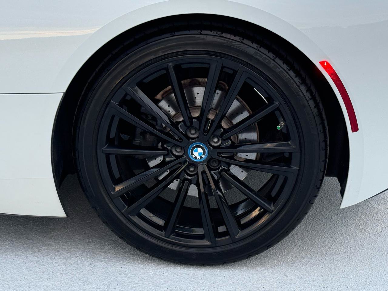 Used 2019 BMW i8 Coupe AWD/4WD image 17