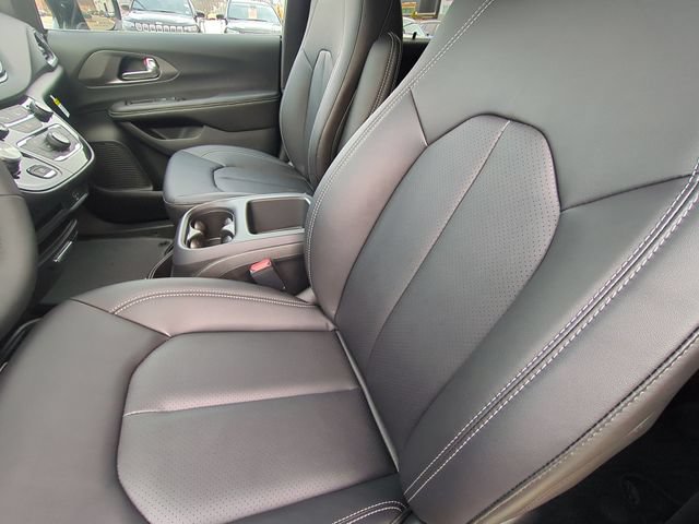 New 2026 Chrysler Voyager LX FWD image 27