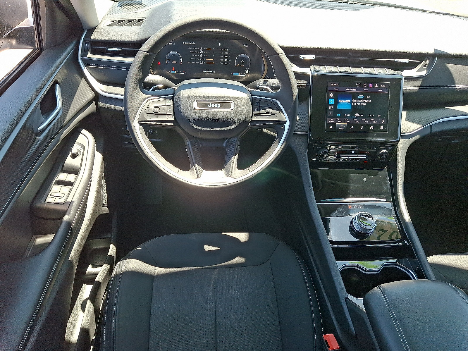 Used 2023 Jeep Grand Cherokee Laredo w/ Luxury Tech Group I AWD/4WD image 12