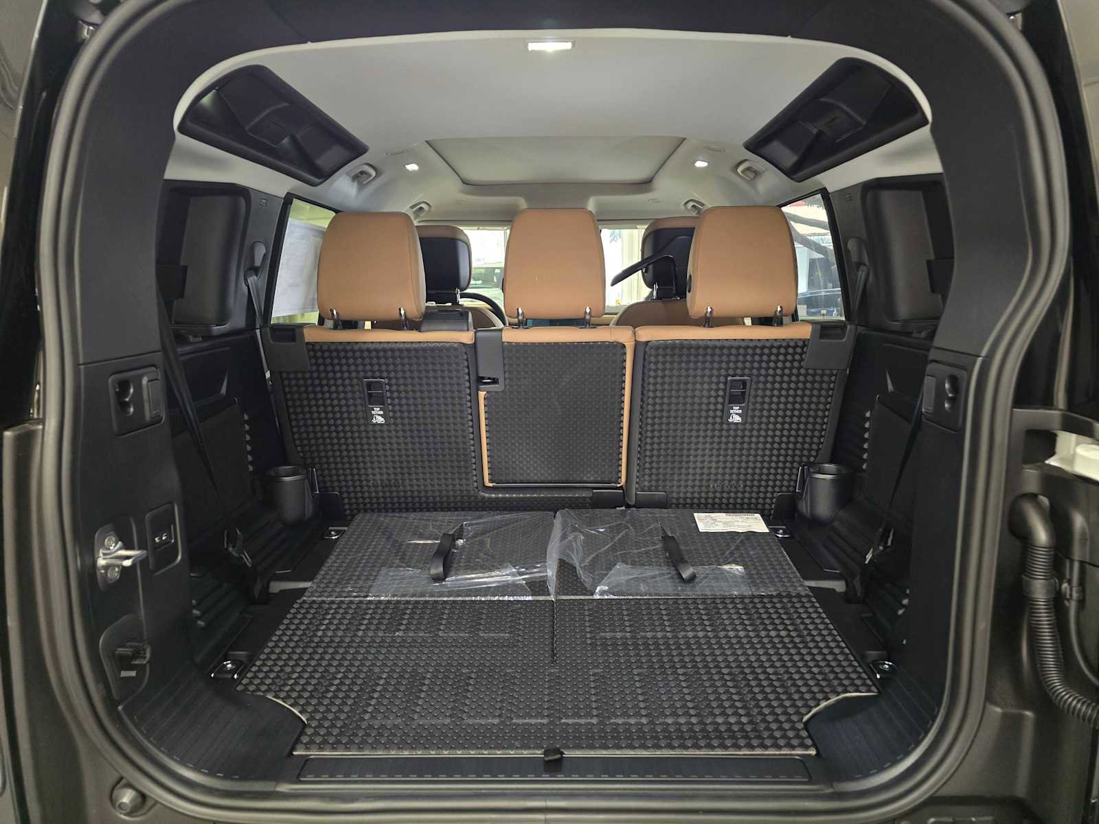 New 2026 Land Rover Defender 110 S AWD/4WD image 14