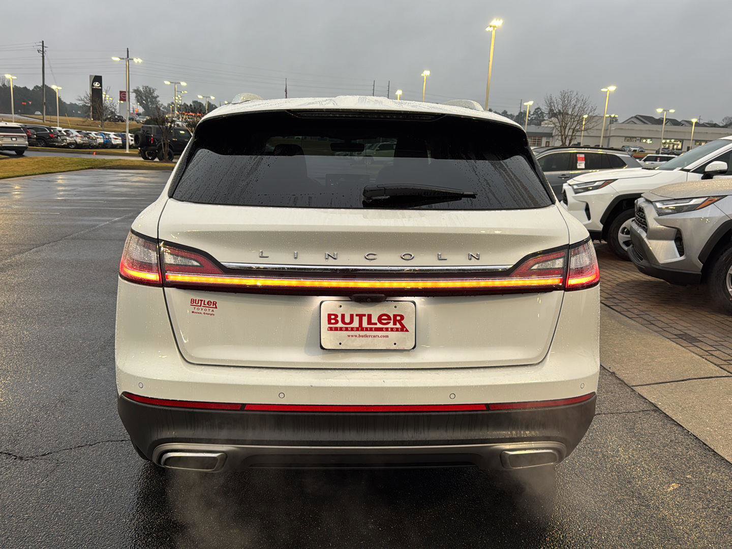 Used 2022 Lincoln Nautilus FWD w/ Premium Package image 4