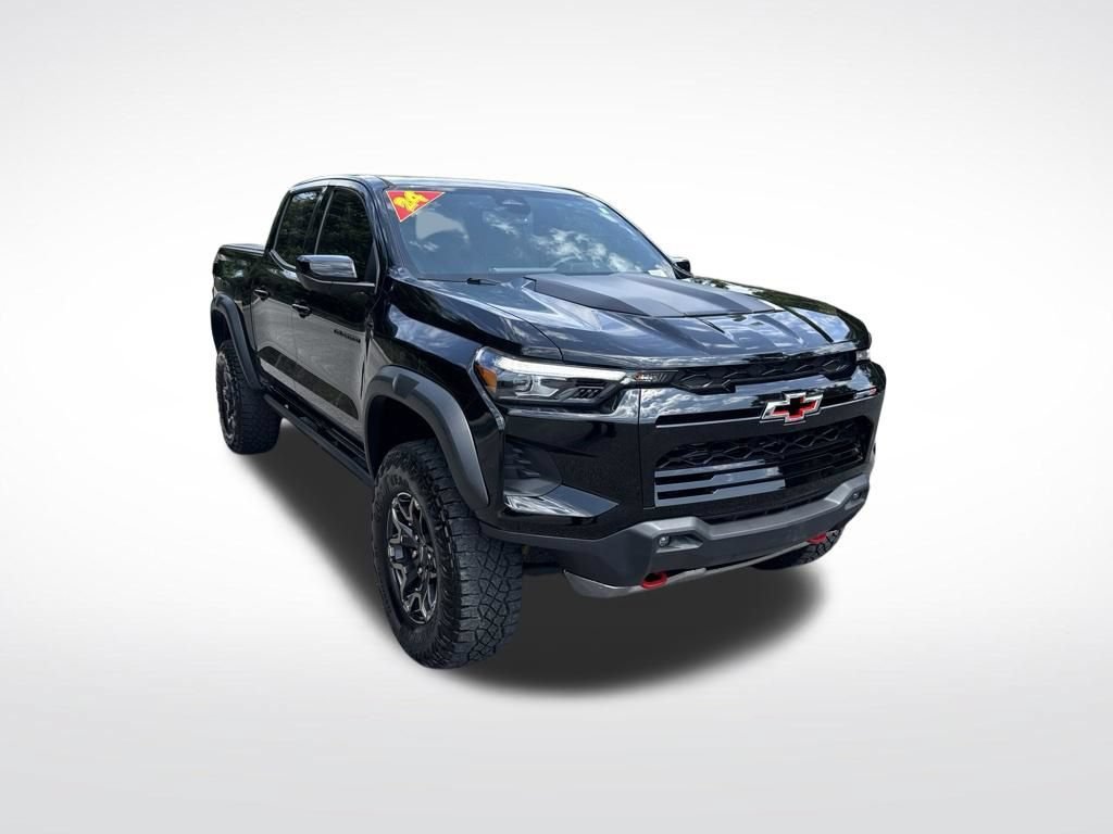Used 2024 Chevrolet Colorado ZR2 AWD/4WD image 3
