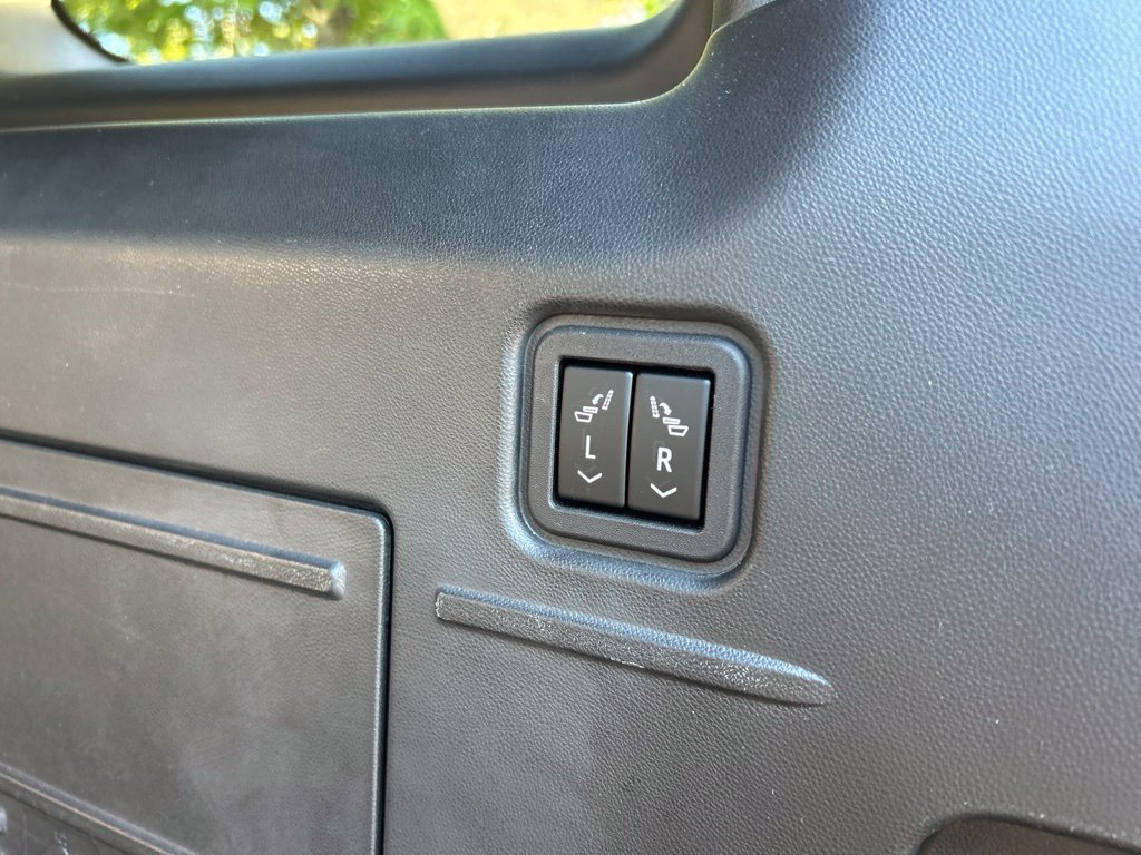 Used 2025 GMC Hummer EV 2X w/ LPO, Sport Package AWD/4WD image 53