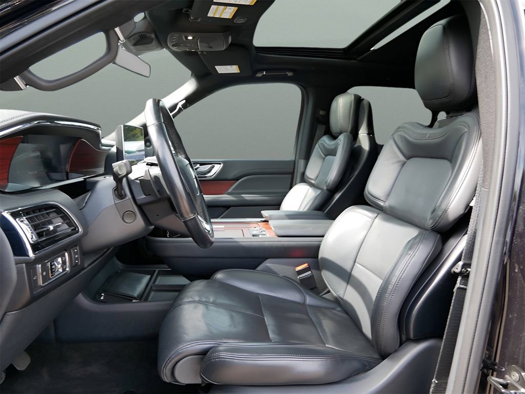 Used 2022 Lincoln Navigator L Reserve RWD image 10