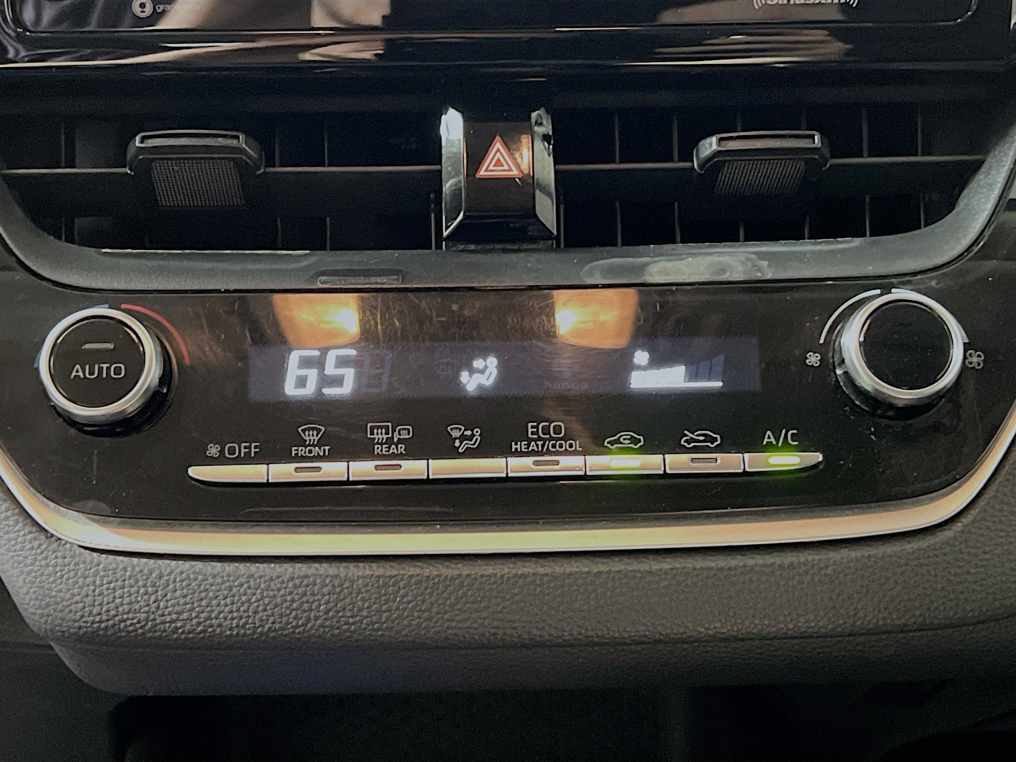 Used 2021 Toyota Corolla LE image 26