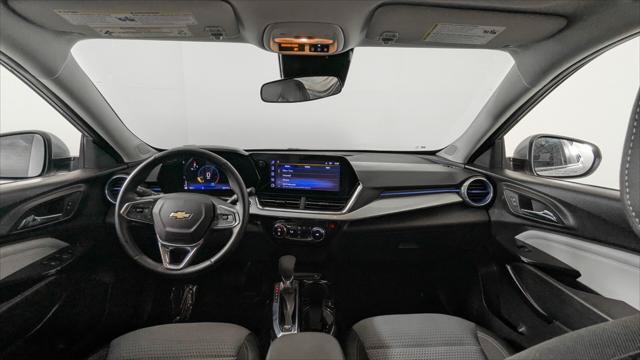 Used 2025 Chevrolet Trax LT w/ LT Convenience Package FWD image 26