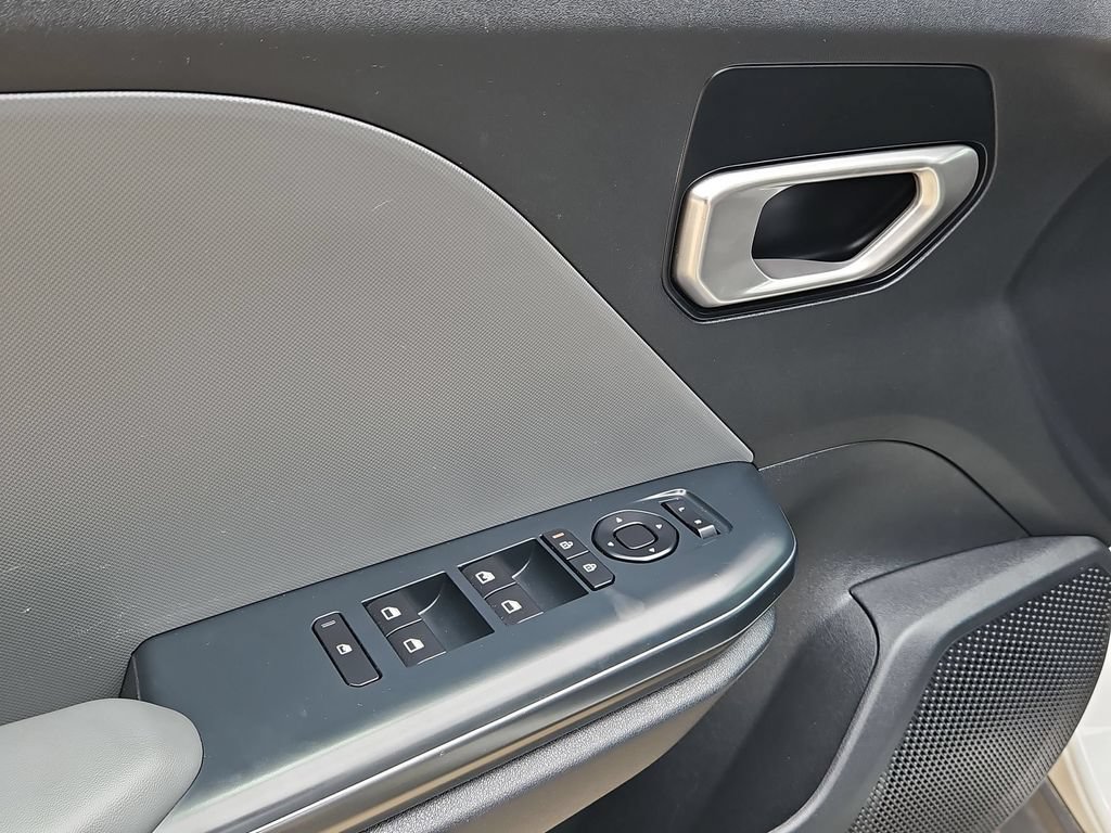 Used 2025 Kia K4 FWD image 13